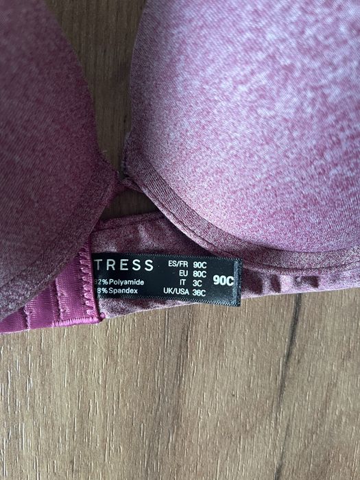 Nowy Piękny, różowo-biały biustonosz firmy TRESS