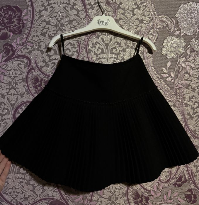 Спідниця чорна на дівчинку,розмір 128,в гарному стані