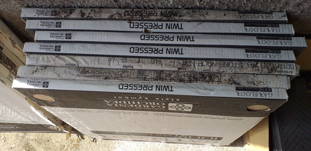 Pavimento Cerâmico Italiano– cor bege Mesclado de Alta Qualidade.