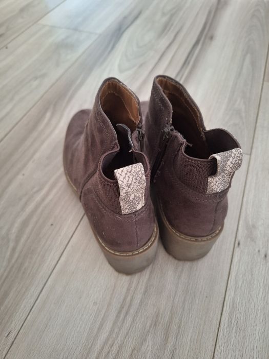 Brązowe zamszowe botki rozm 38