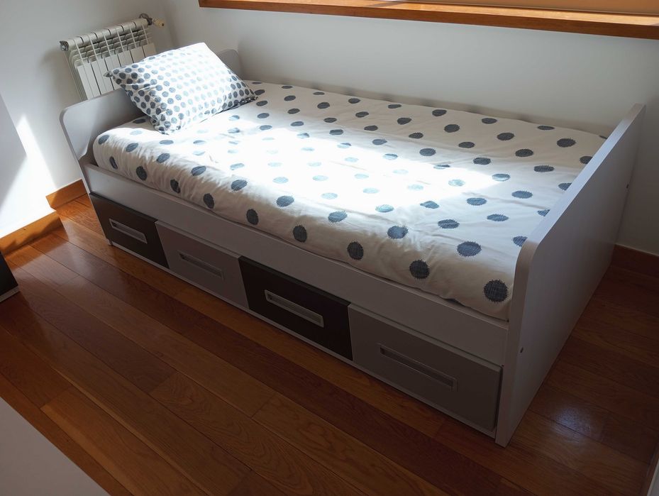 Cama de Solteiro + Armário