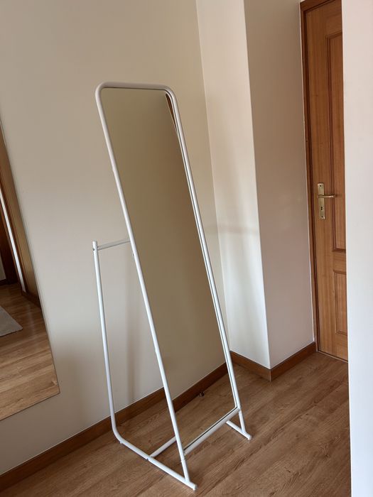 Espelho de pé, branco