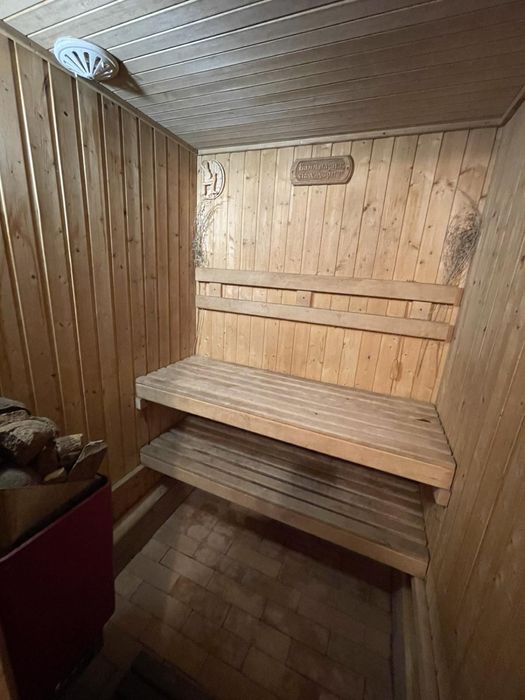 Продаж великої, дворівневої квартири на Митниці.