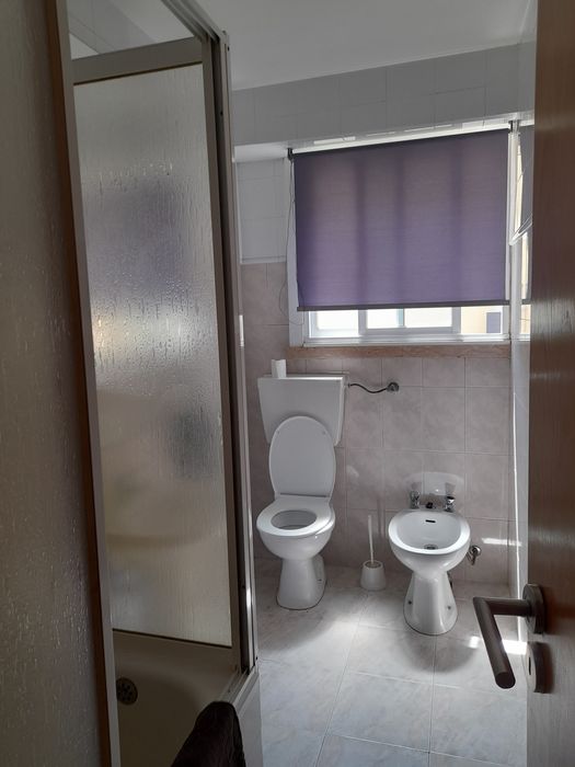 Arrenda-se quarto em Lisboa  para estudante, perto do Instituto  Superior Tecnico e do Metro, junto á rotunda das Olaias