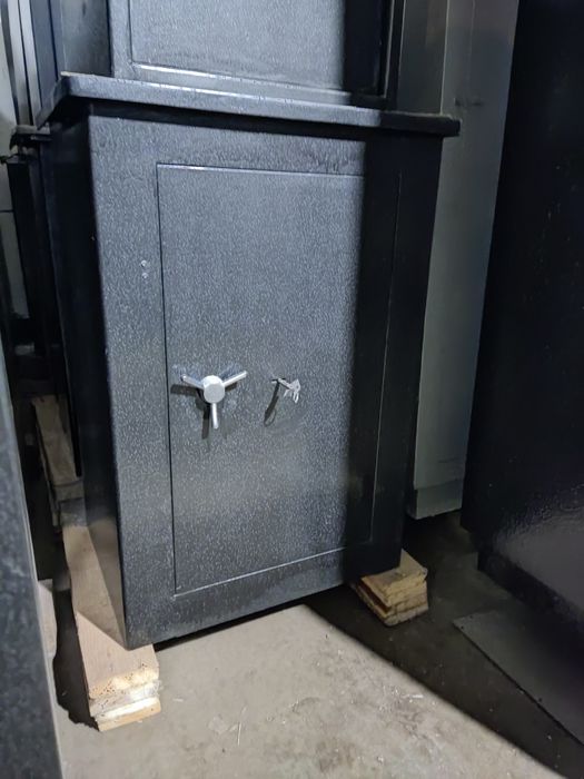 Продаю б.у сейф перший клас захисту  (75 кг)