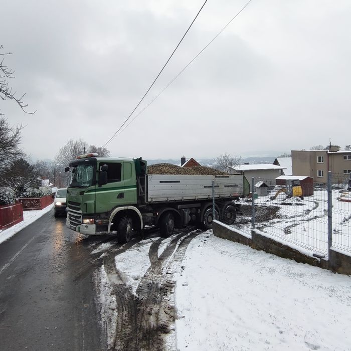 Kamień tłuczeń kliniec ziemia wysiewka transport gruz droga fundamenty
