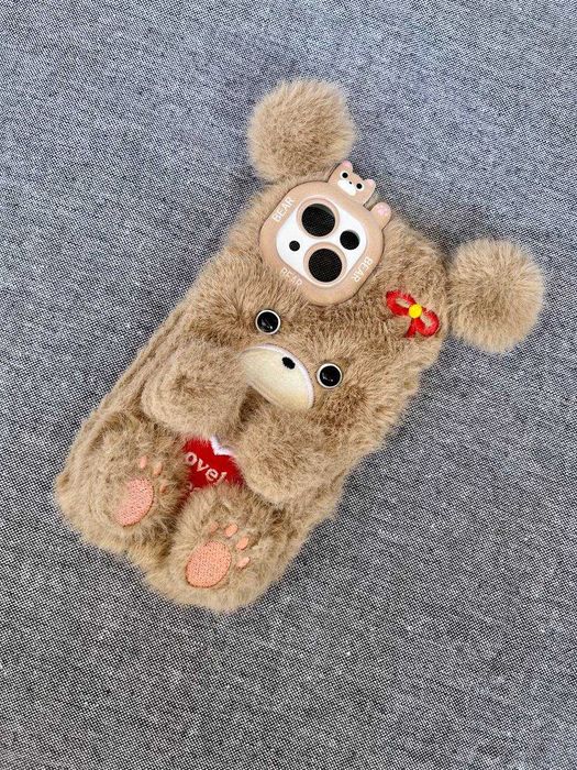 Urocze etui miś z futerkiem iPhone 13
