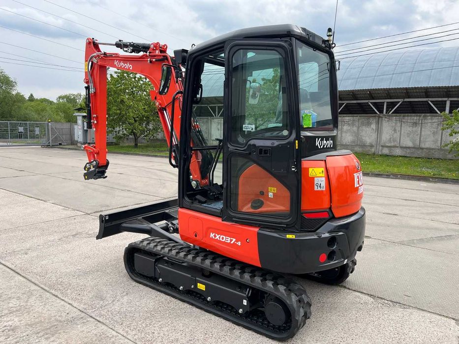 Новий міні екскаватор Kubota KX037-4