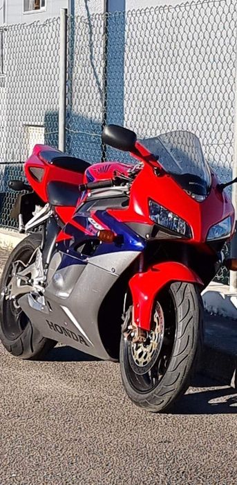 Honda cbr 1000rr 2005.