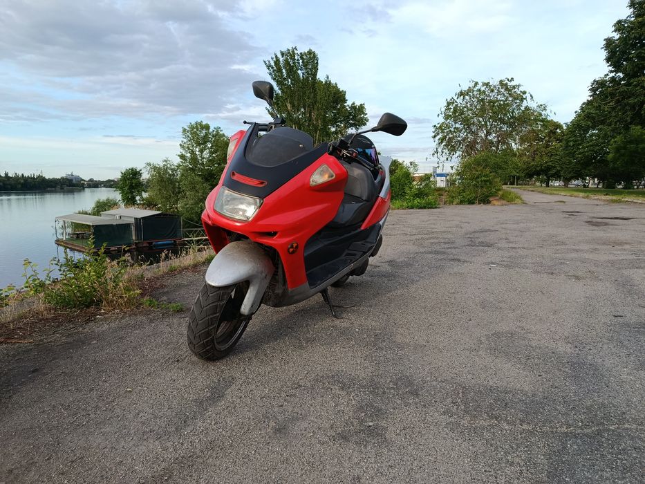 Продам макси скутер 250