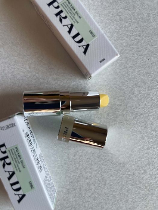 Prada бальзам для губ банан banana balm прада