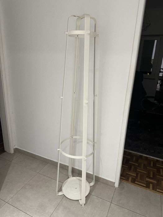 Bengaleiro em ferro branco