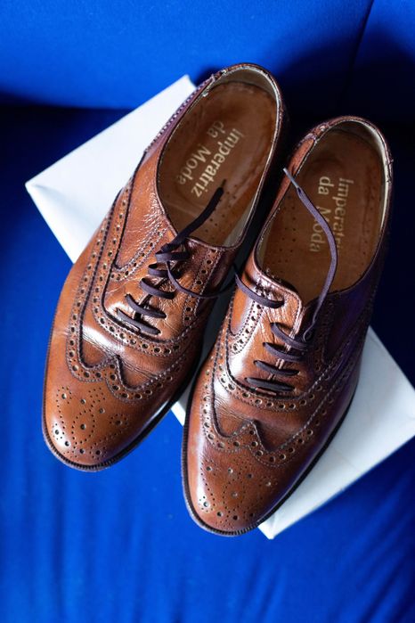 Sapatos clássicos com detalhe