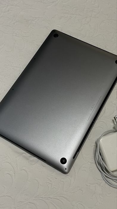 Macbook pro 16”. RAM 64gb. SSD 1Tb