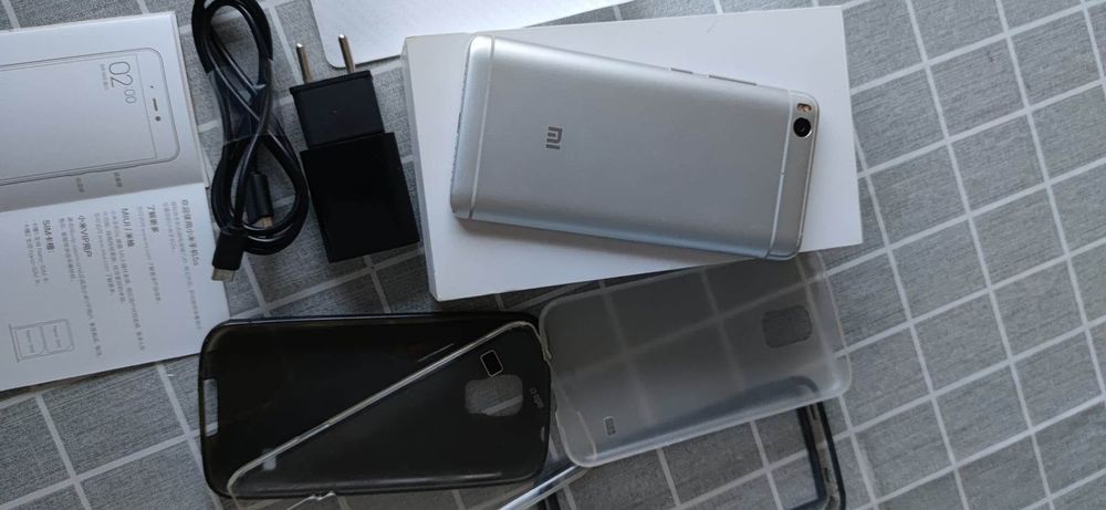 Telemóvel Xiaomi MI5s + capas + protetores ecrã