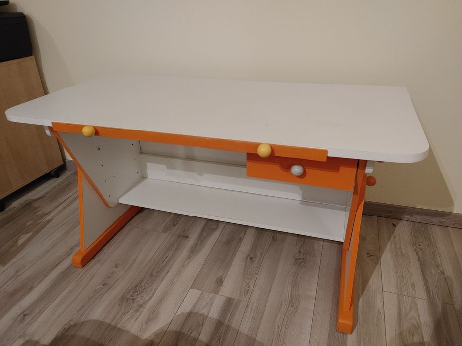 Biurko z mozliwoscia regulacji