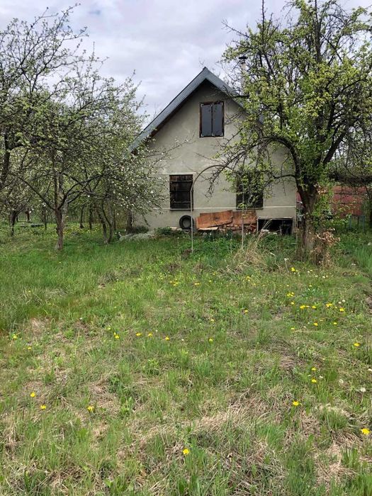 Продається дачний будинок в Братківцях