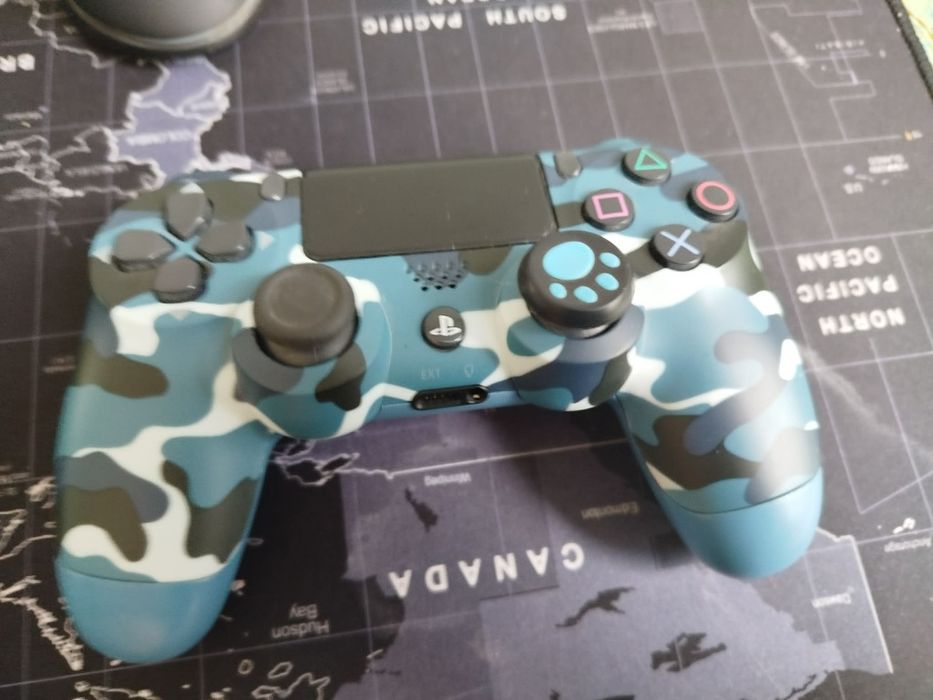 Konsola PlayStation 4 slim. Zestaw 3 pady