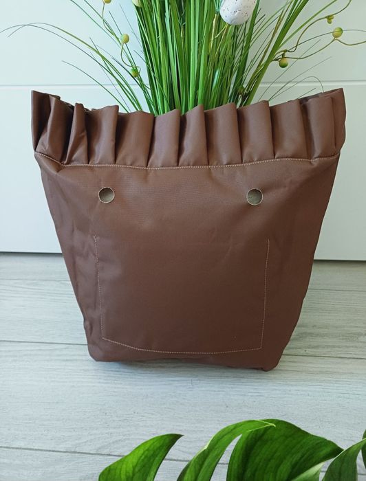 O Bag Standard, brązowy organizer z falbanką do torebki