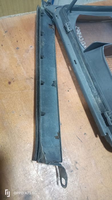 Friso de farol Mercedes w124 direito 1985