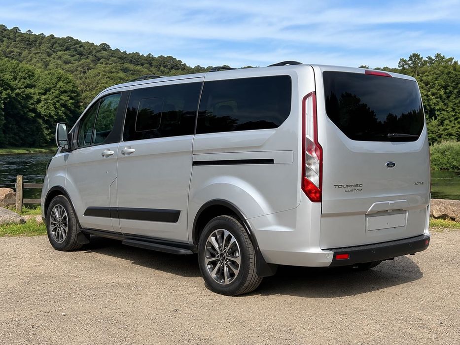 Wynajem auto bus long samochód 8 osobowy Ford Turneo Custom wysoki standard 2024 wolne terminy hak