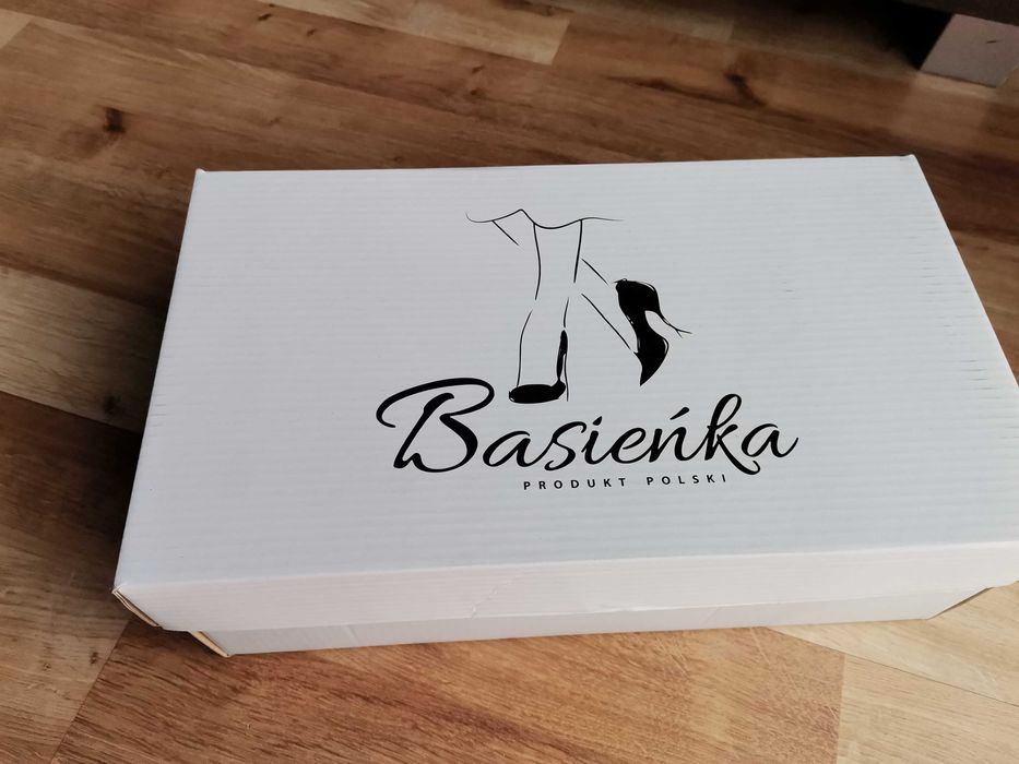 Srebrne brokatowe szpilki