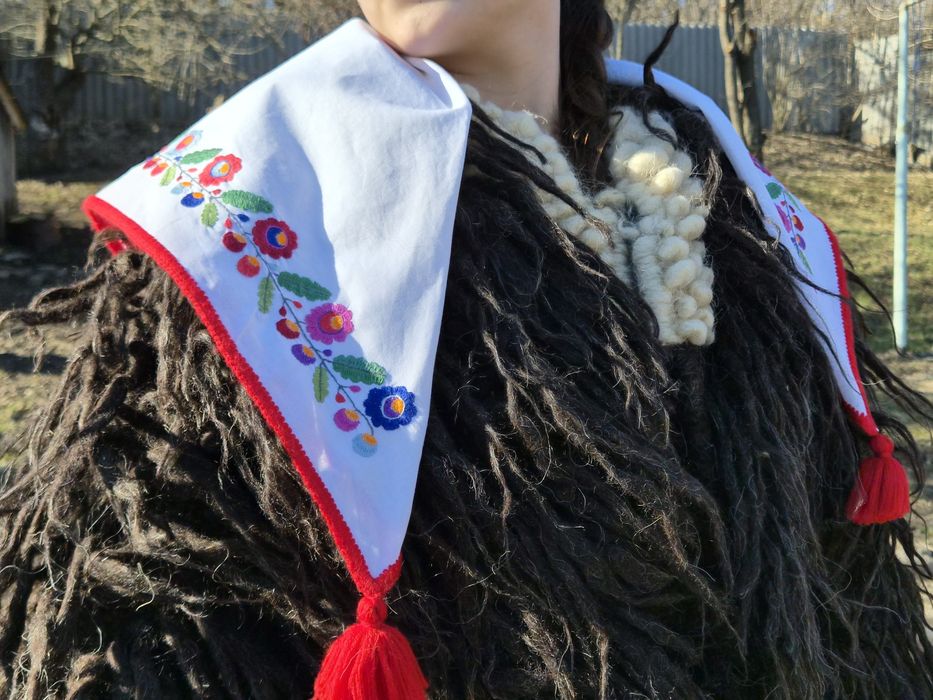 Українська вишита хустка
