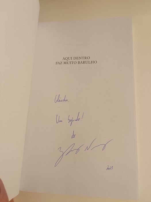Livro Bruno Nogueira  "Aqui dentro faz muito barulho" Autografado !!