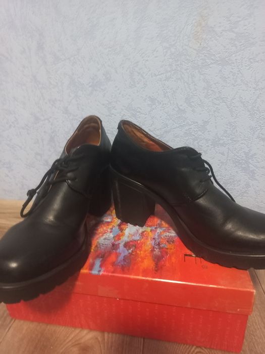 Оригінальні чоботи жіночі з натуральної шкіри 38 розмір