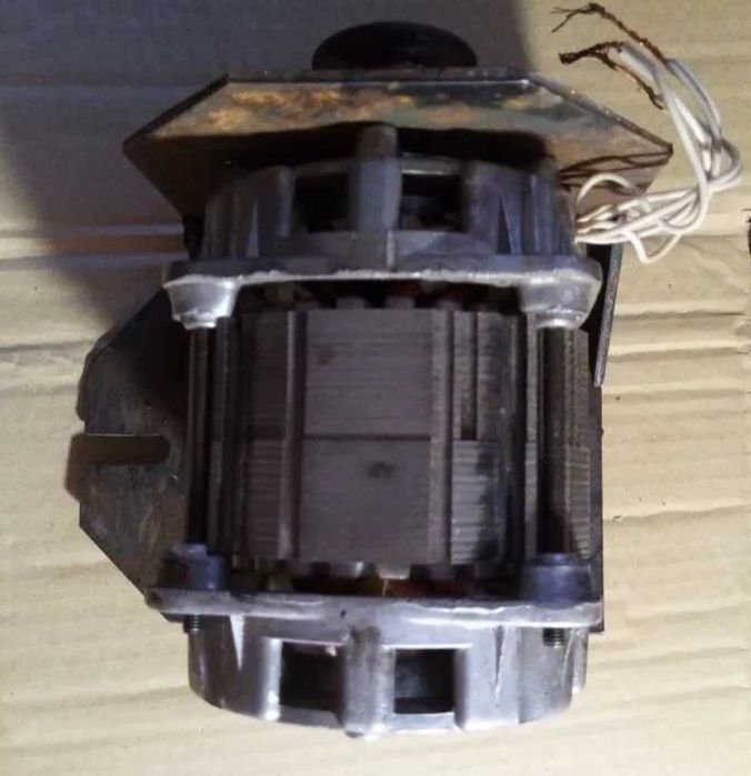 Электродвигатель лифтовой 127В (привод дверей) + станина и шкив