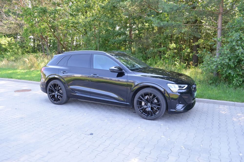 Audi e-tron S LINE bezwypadkowy