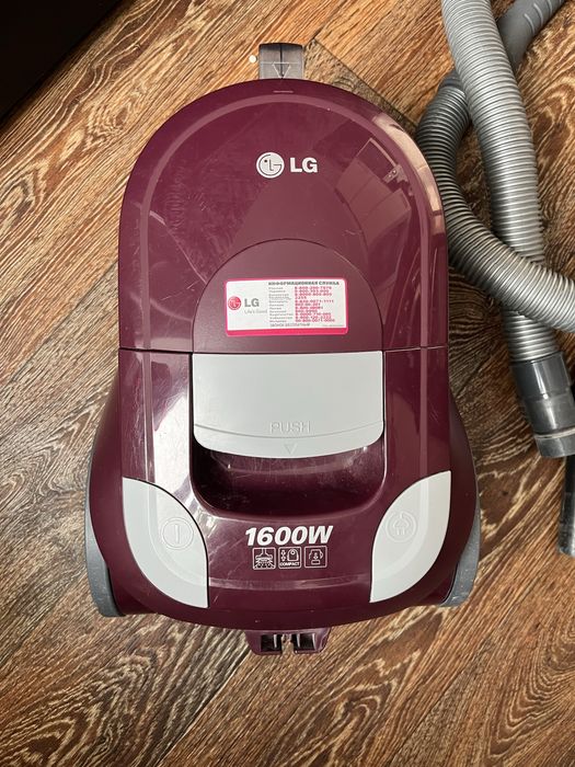 Пилесос lg мез мішковий в хорошому стані