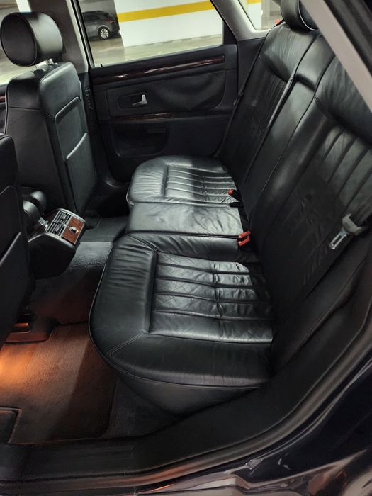 Audi A8 motor 2.8 193cv gasolina só 127.000 km nacional 1 dono livro de revisões na marca impecável Aceito retoma