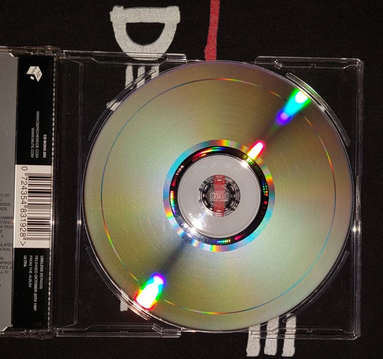 Depeche Mode Useless CD BONG 28X ( DM Singles – 34 ) 2004