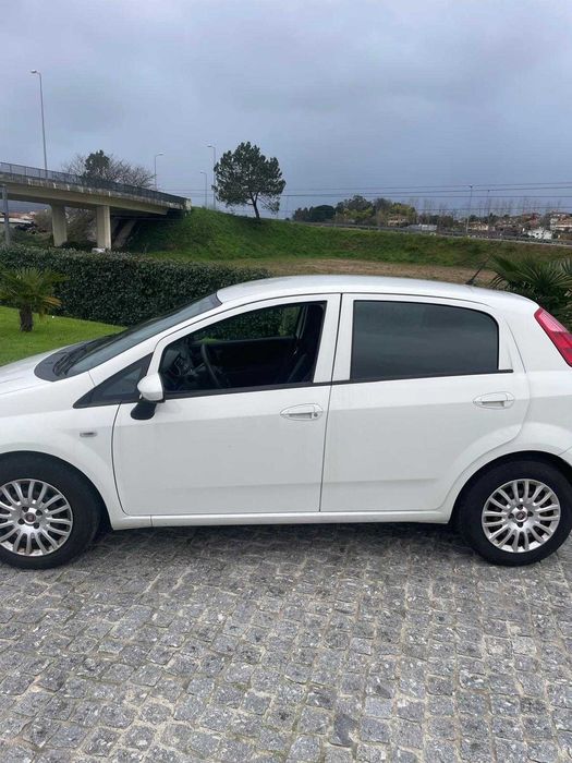 Fiat Punto Van 1.3 MultiJet (2018) – Nacional, Económico e Fiável
