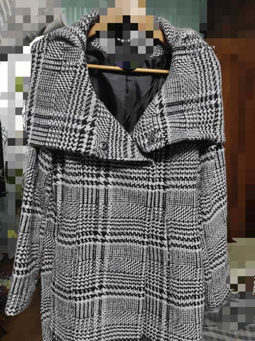 Пальто жіноче коротке