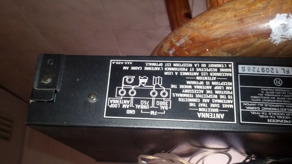 Bloco de rádio de antiga aparelhagem Pionner.