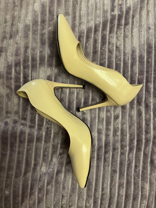 Лаковые лодочки бежевые