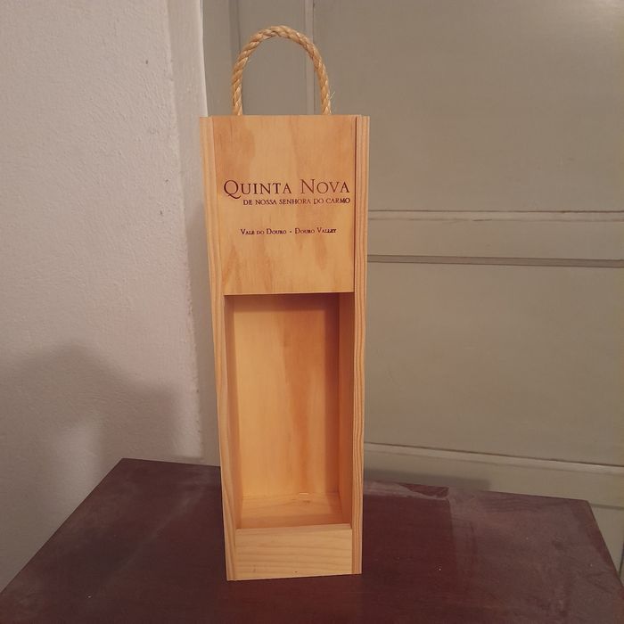 Caixas madeira garrafas arrumos