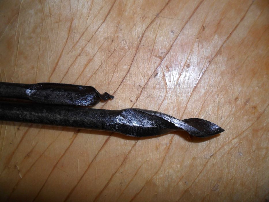 ИнструментCCCР:сверла и резцы,молотки СССР.