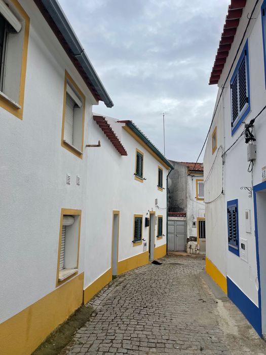 ARRENDA-SE casa mobiliada com despesas 100% incluídas