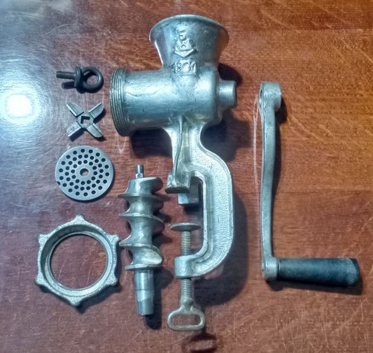 МЯСОРУБКА  механическая  чугунная