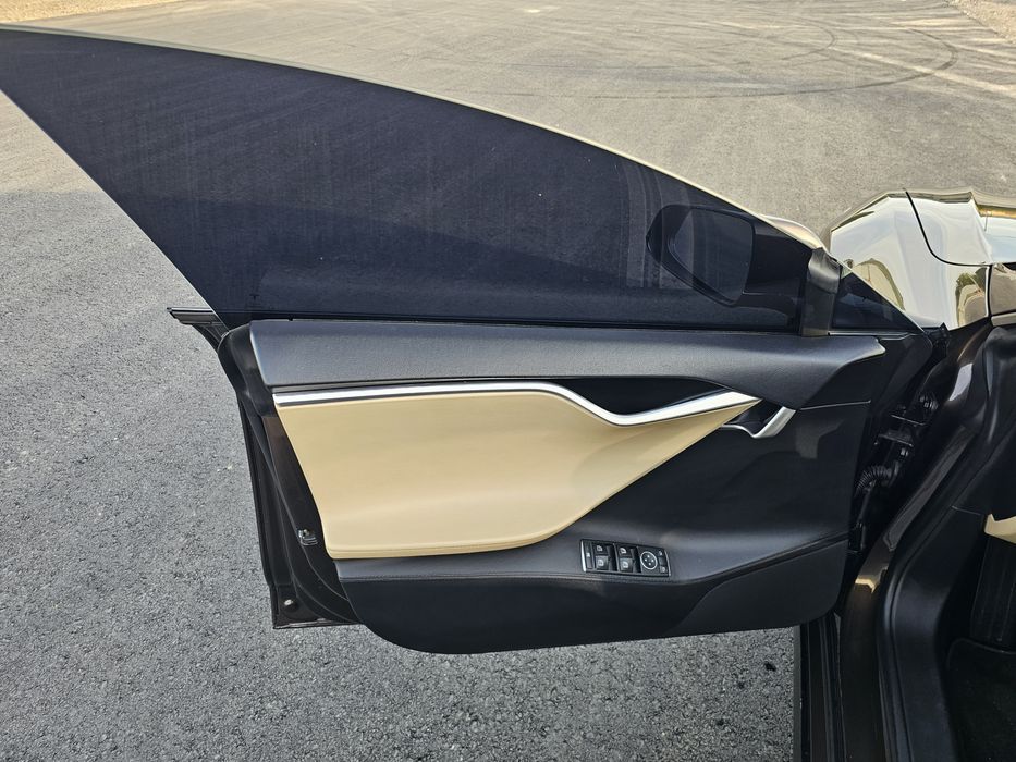 Tesla Model S 85 2013