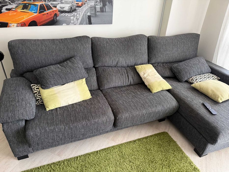 Sofá cinza escuro  com Chassie long  2.60m