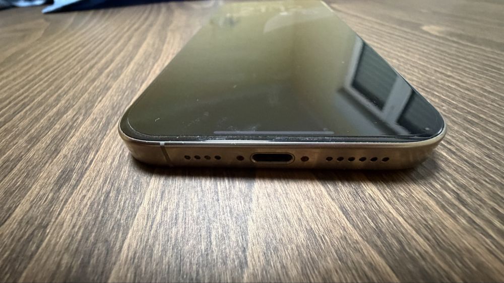 iPhone 16 Pro Max - 256GB - bateria 99% - à prova de água