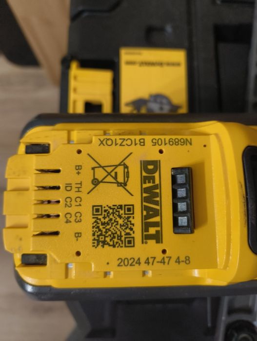 Pilarka tarczowa akumulatorowa DeWalt DCS579 + walizka + bateria 9ah