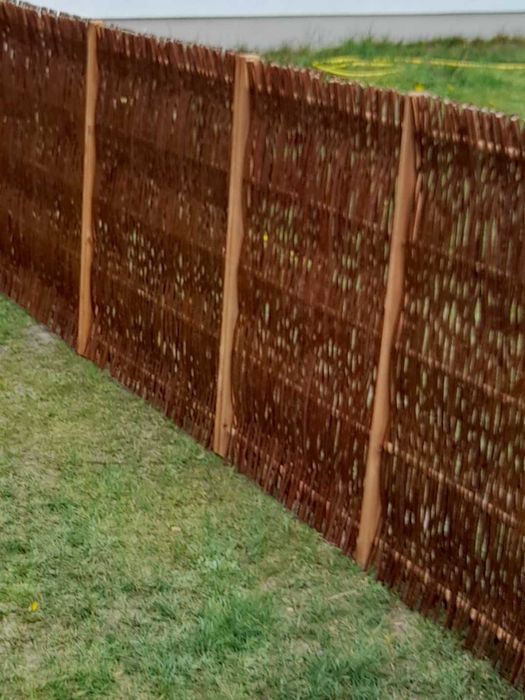 Płot wiklinowy , przyslona , ogrodzenie.