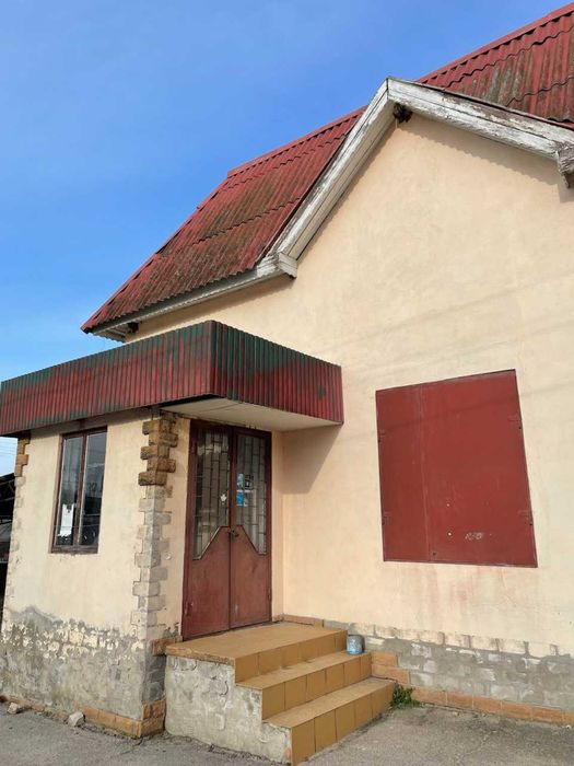 Продам нежитлову будівлю під магазин / комерцію в смт Калинопіль