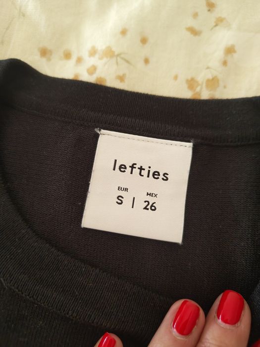 T-shirt preta de malha Lefties
