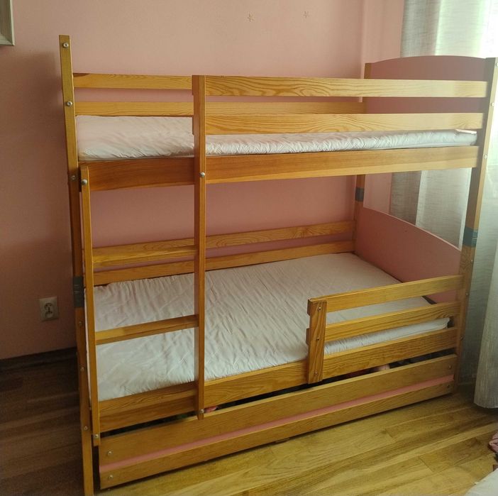 Łóżko piętrowe sosnowe